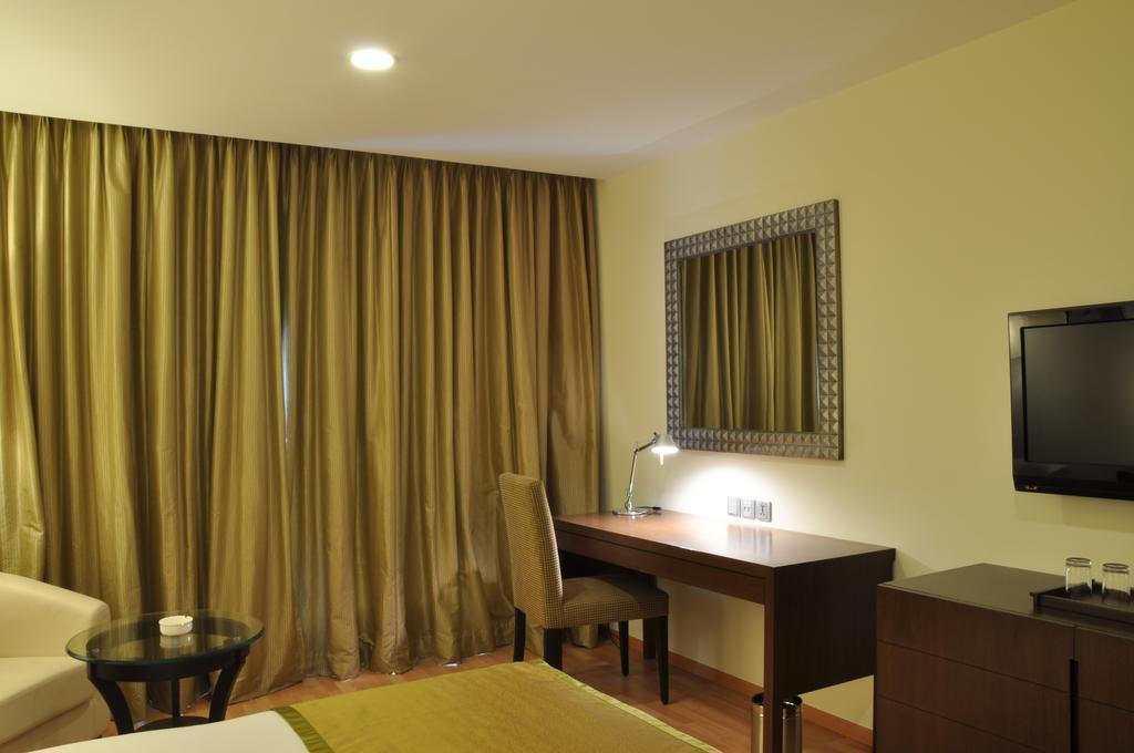 Adarsh Hamilton Hotell Bangalore Exteriör bild